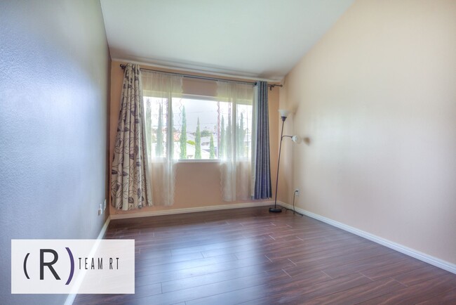 Building Photo - Limited-Time Offer for $2850! 2 bedroom an...