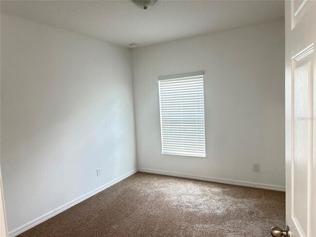 Building Photo - 477 Kestrel Dr