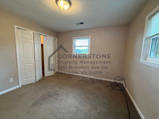 Building Photo - 711 Riverland Rd SE