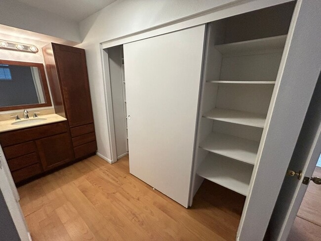 Building Photo - Cozy condo in Shadowridge Community