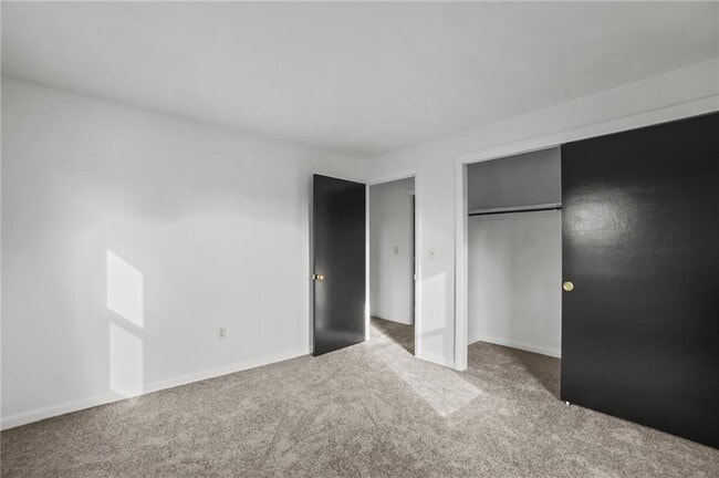 Building Photo - 357-357 Bristol Ferry Rd