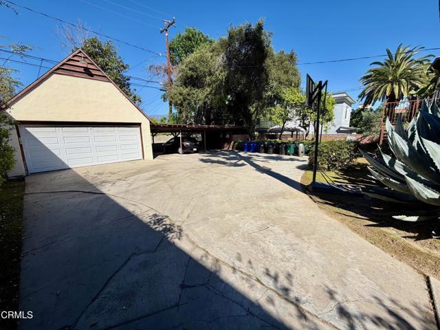 Building Photo - 1428 Oak St