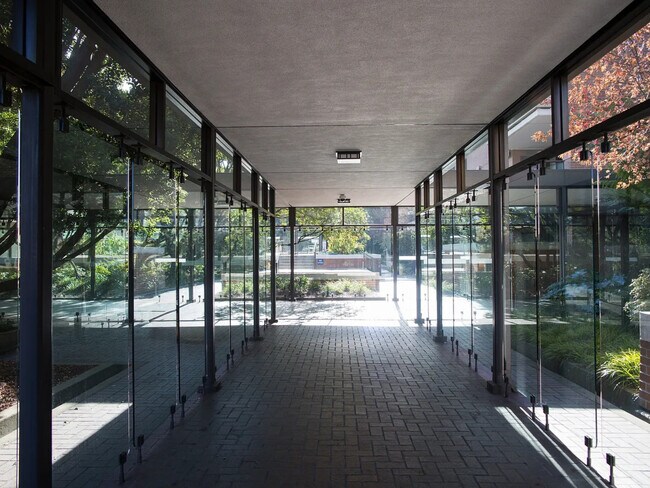 Building Photo - 101 Lombard St