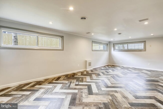 Building Photo - 5511 Huntington Pkwy