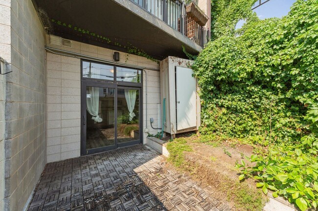Building Photo - Available for a 9/1 Lease Start! 1 Bedroom...