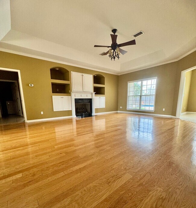 Building Photo - 112 Autumn Way