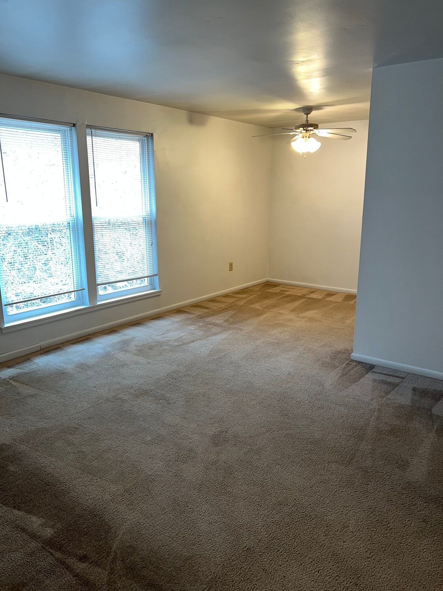 Building Photo - 831 Sleepy Hollow Rd