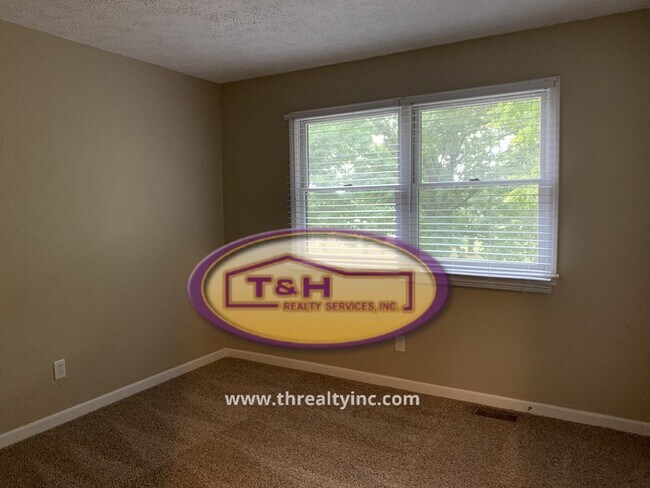 Building Photo - Spacious Home in Perry Township!