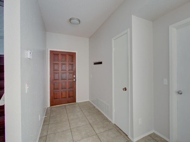 Building Photo - 8402 Tallwood Dr