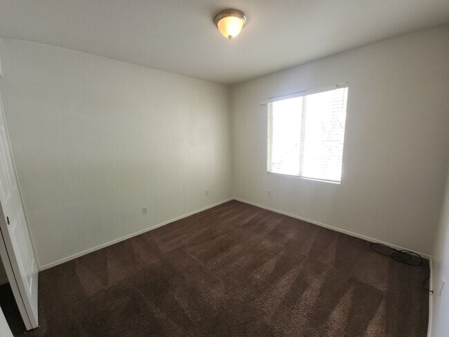 Building Photo - Two story in well established Las Vegas neighborhood