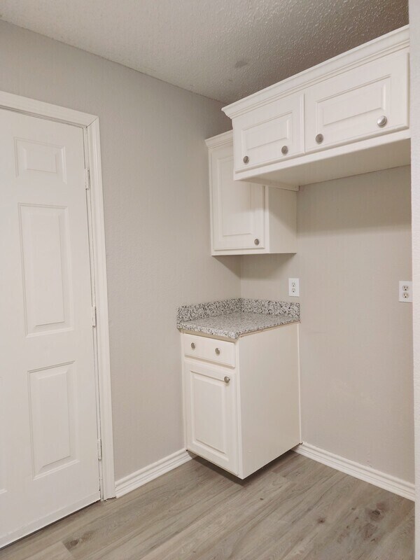 Building Photo - 10245 Country Hills Blvd