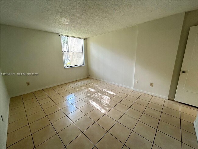 Building Photo - 14301 N Kendall Dr