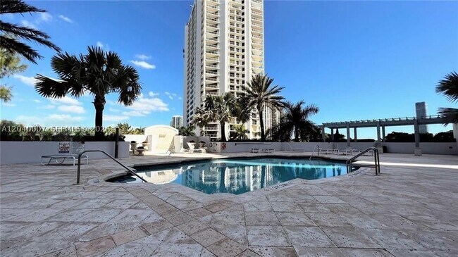 Building Photo - 19400 Turnberry Way