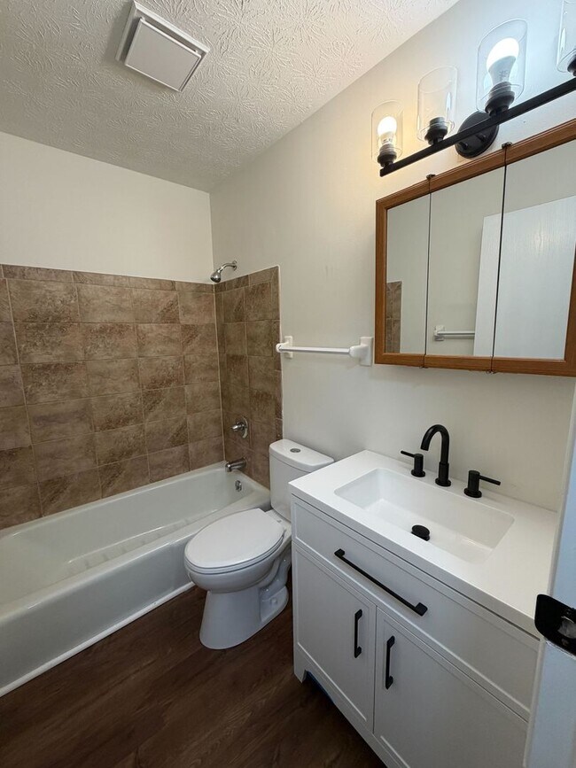 Building Photo - 64 W Neff Ave