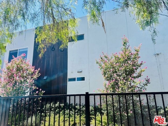 Building Photo - 5263 Riverton Ave