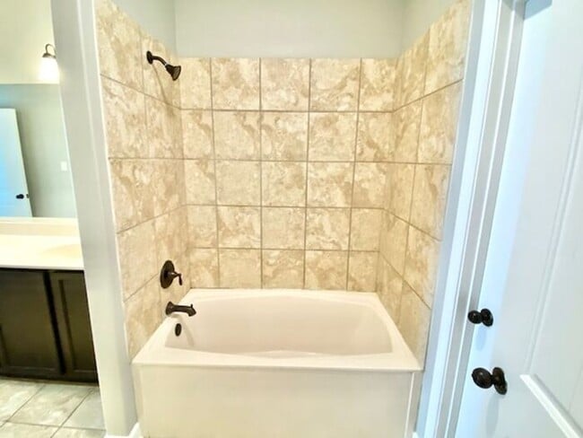 Building Photo - Now Leasing a 4-bedroom 2.5 bath home in S...