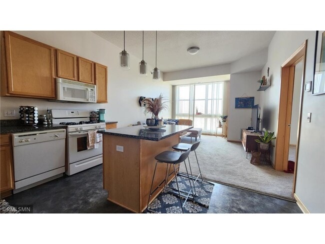 Building Photo - 2650 University Ave W