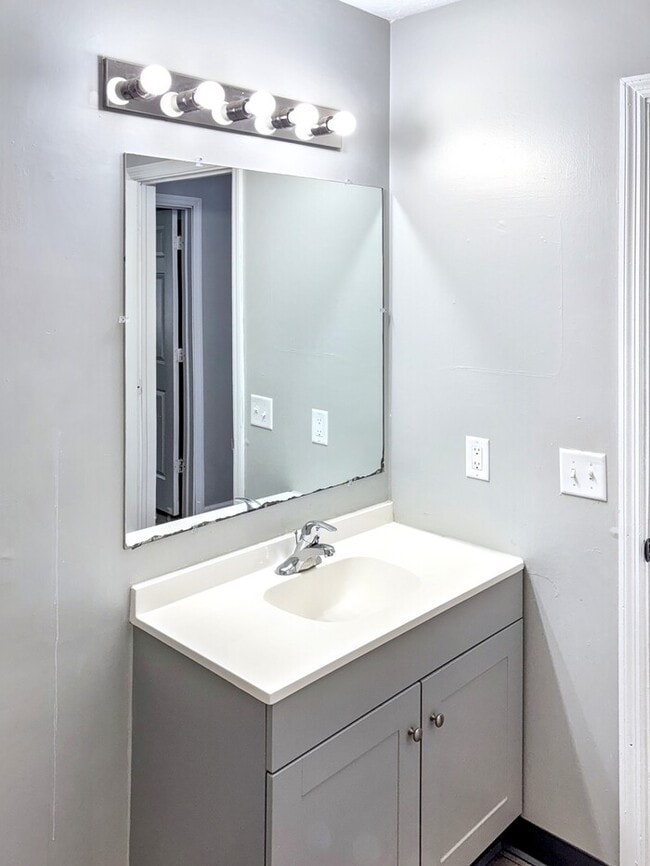 Building Photo - 5760 Ponderosa Dr
