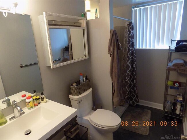 Building Photo - 2127 Hopkins Dr