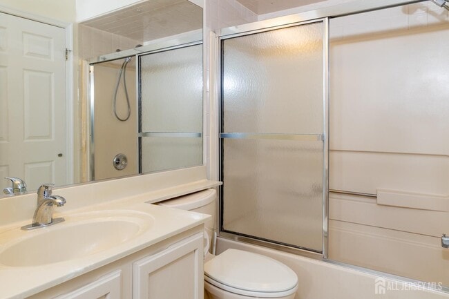 Building Photo - 734 Waterford Dr