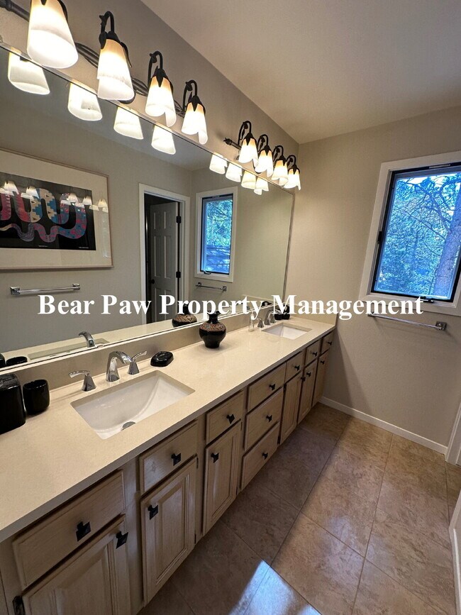 Building Photo - New Lower Price on this Magnificent Home in The Ridge!!