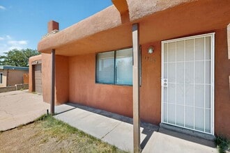 Building Photo - NE House 3/bd 1.75/ba 1/cg