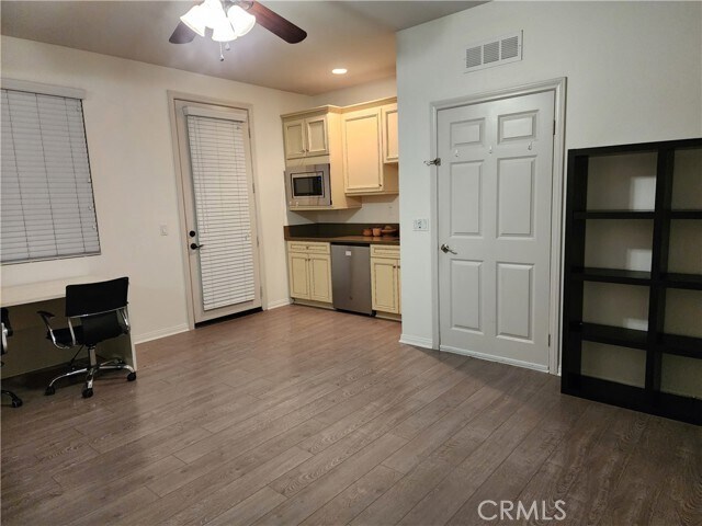 Building Photo - 1330 Clementine Way
