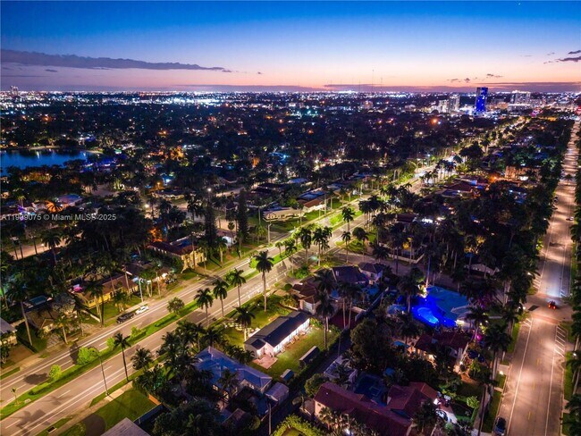 Building Photo - 1141 Hollywood Blvd