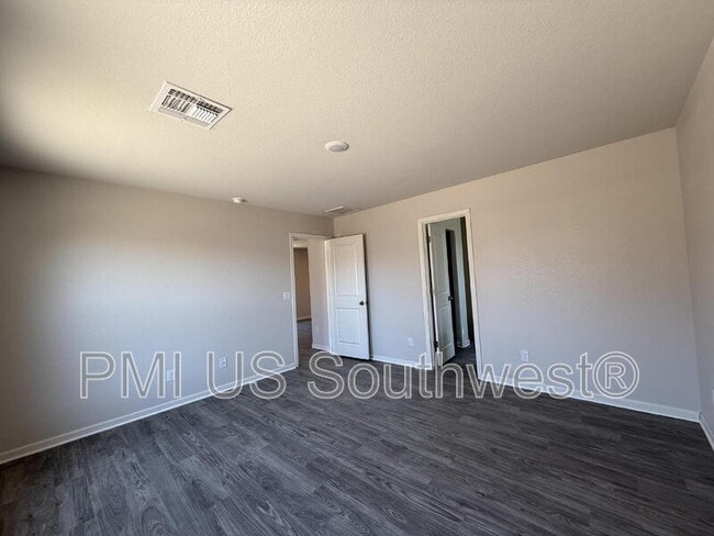 Building Photo - 2411 Village Dr
