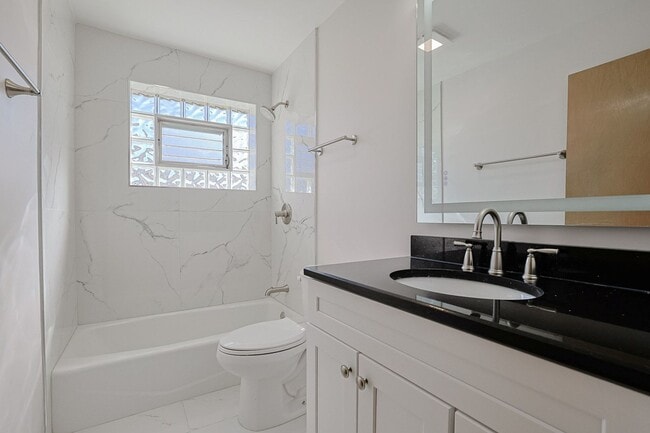 Building Photo - 475 Courtesy Ln