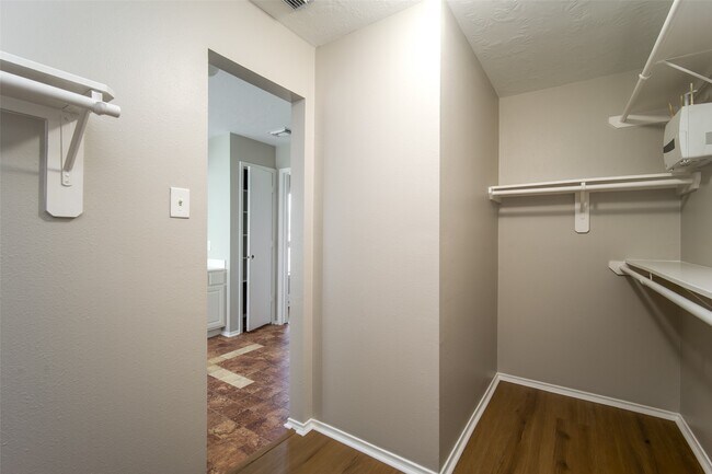 Building Photo - 7706 Eldergrove Ln