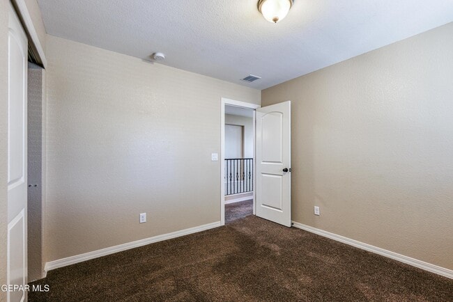 Building Photo - 5525 Valley Cedar Dr