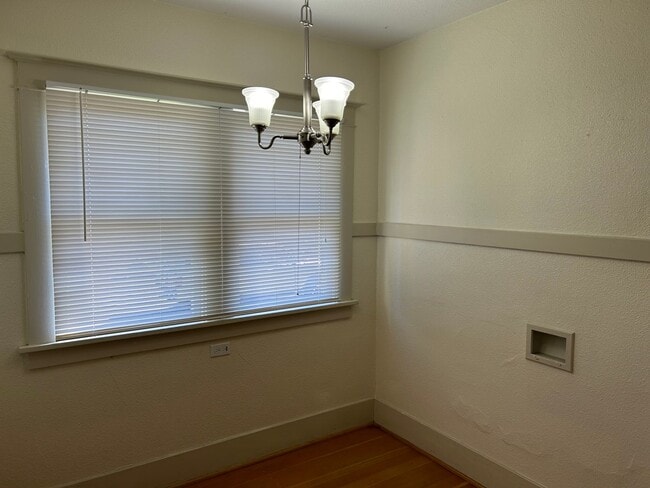 Building Photo - Updated Vintage Home