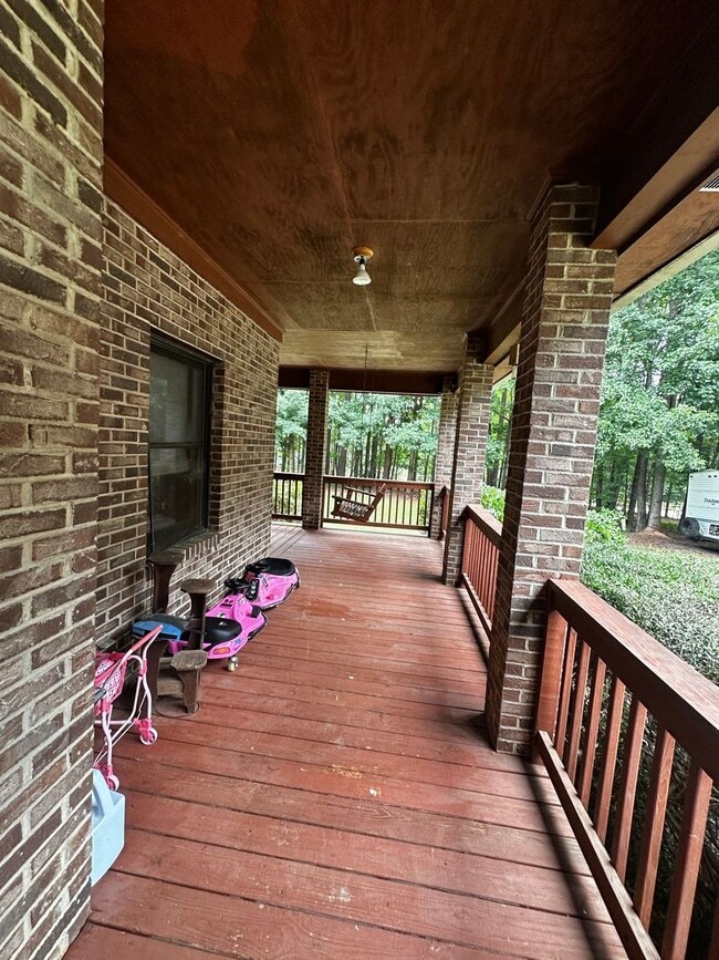 Building Photo - Private Living