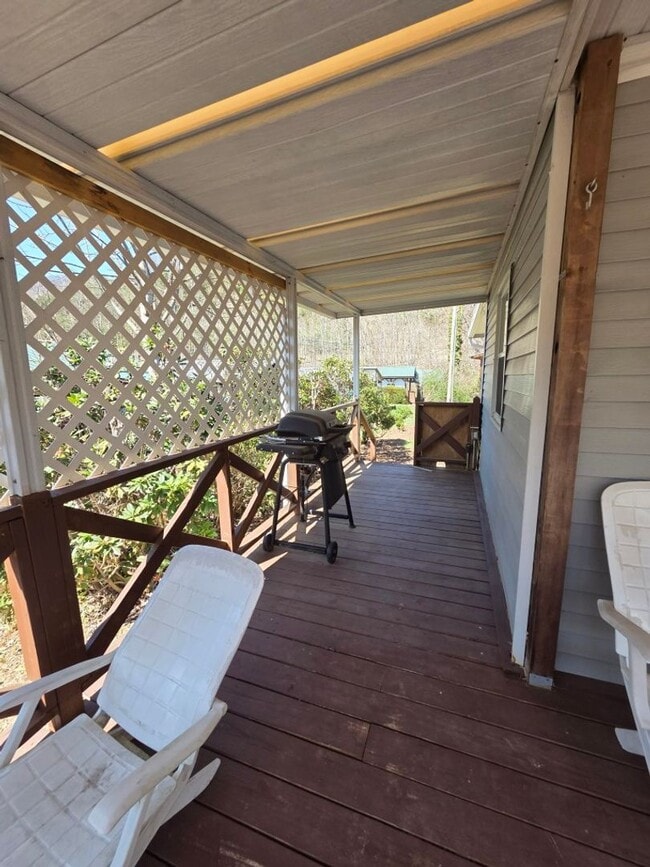 Building Photo - $1,350 - 1 Bedroom / 1 Bath Park Model on the Creek in Tatham Mountain Park