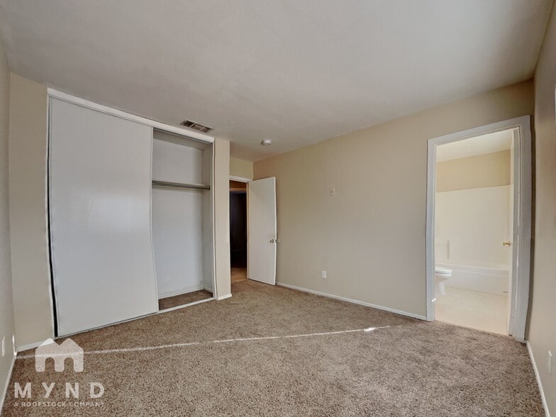 Building Photo - 11791 W Aster Dr