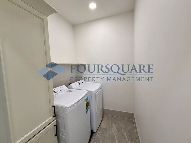 Building Photo - Modern 4-Bed Townhome with Designer Finishes, Dual Balconies & EV-Ready Garage – Inside the Beltl...