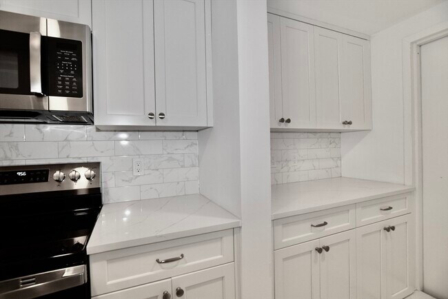 Building Photo - 72 Longwood Ave