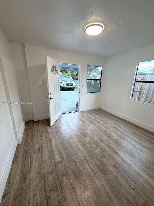 Building Photo - 326 NW 96th St