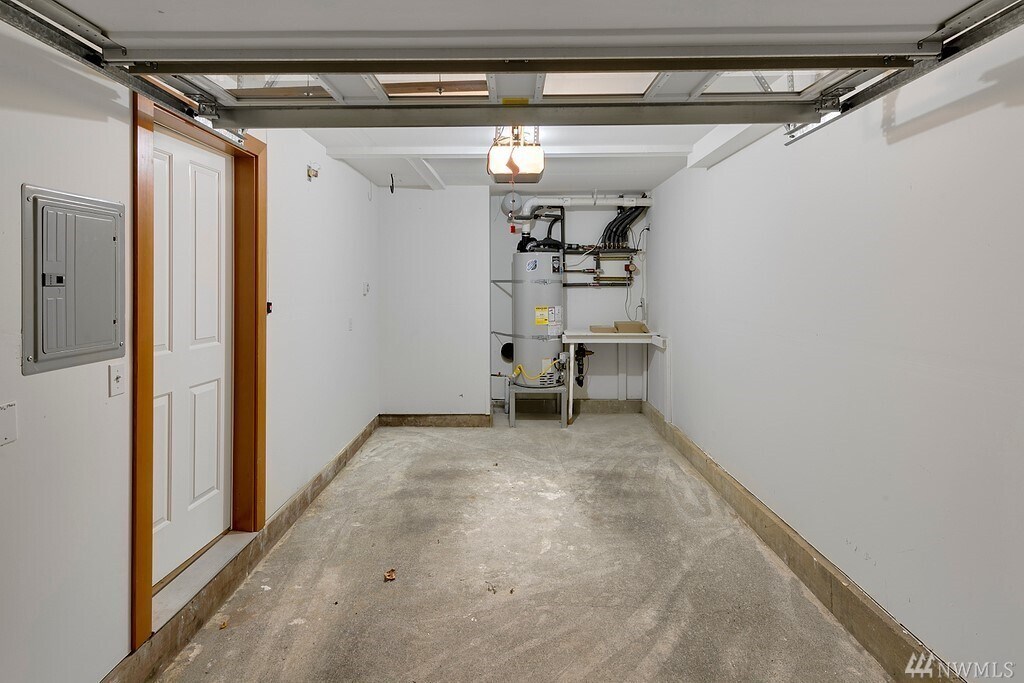 Building Photo - 4312 8th Ave NE