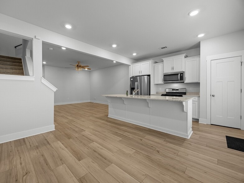 Building Photo - 1550 Rivermeade Dr