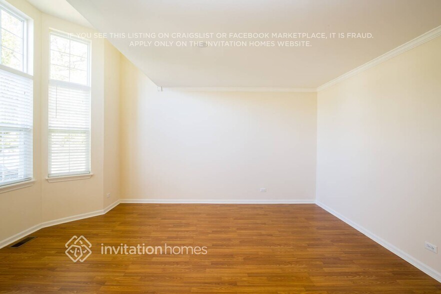 Building Photo - 2970 Hillsboro Ln