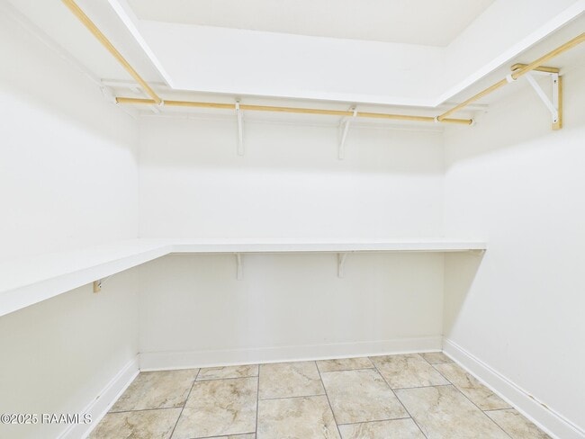 Building Photo - 1013 Gleaux Dr