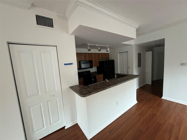 Building Photo - 5800 W Sample Rd