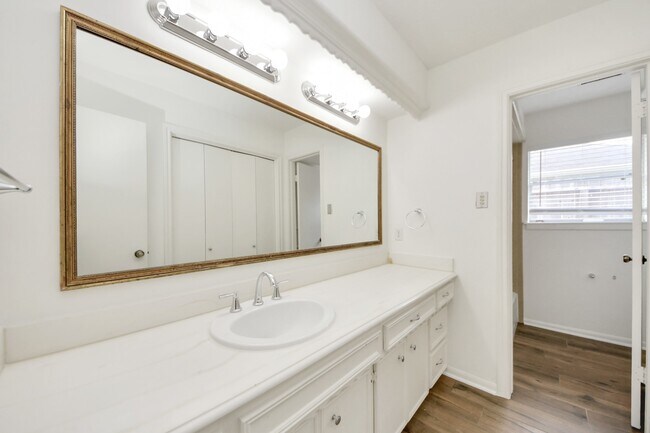 Building Photo - 8006 Oakington Dr