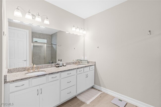 Building Photo - 607 Parkshore Lk Ave