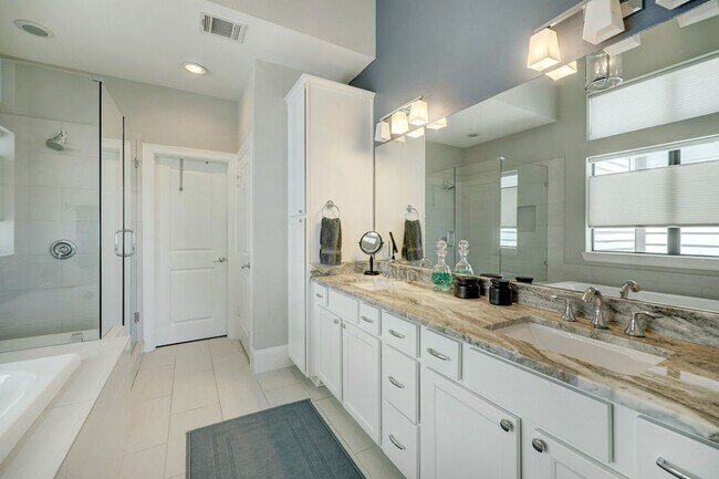 Building Photo - 2014 Crockett St