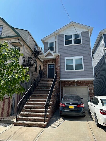 Primary Photo - 942 Flora St