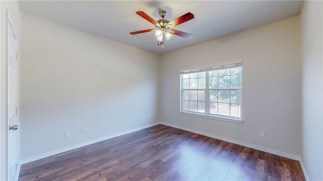 Building Photo - 2487 Horse Shoe Dr