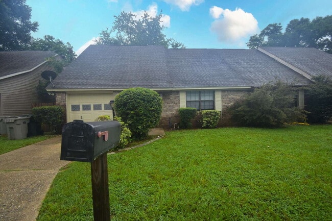 Building Photo - Charming West Pensacola Townhome – 2BR/2BA...